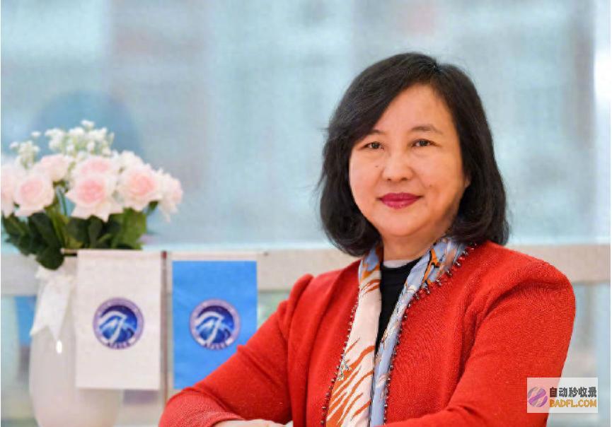 一次性踩中了当今社会的3个雷 余大妈你不冤 (一次性踩中了一只鸡)
