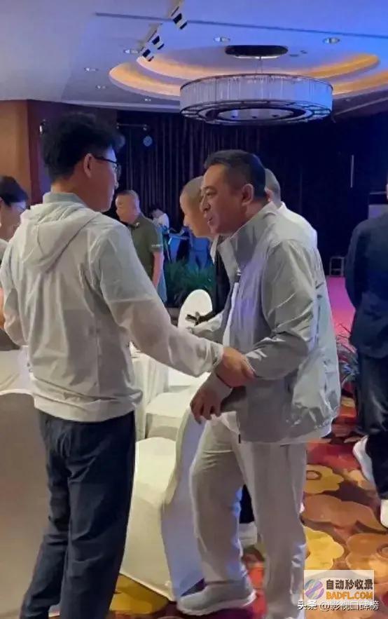 憔悴沧桑似老头 文章加入陕西乡亲宴 网友称慨叹他变得气宇轩昂 (憔悴与沧桑有什么不同)