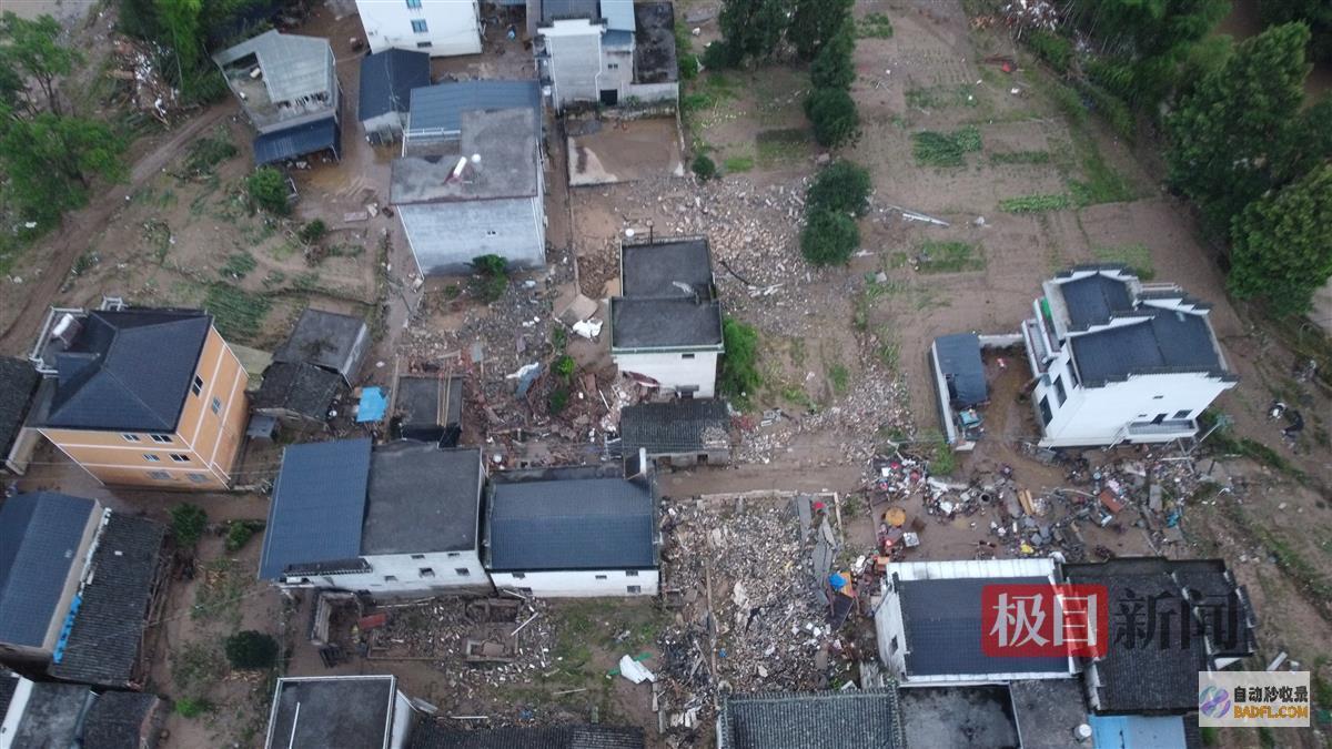 七旬夫妻被洪水卷走失联实探洪灾现场村民屋