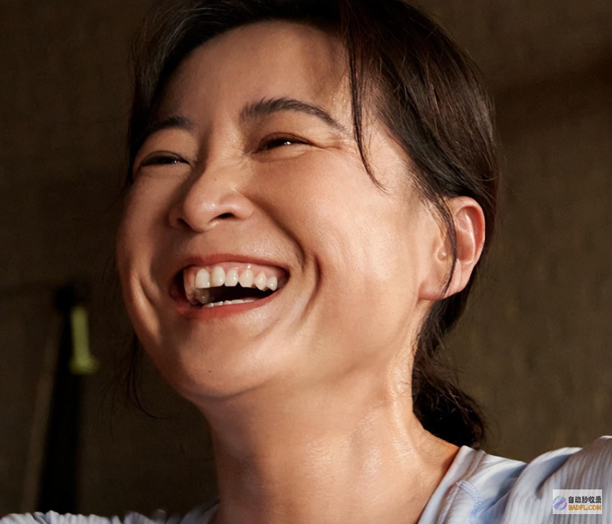 显露腹肌却忘遮脖子又官宣新代言宣传片玩上