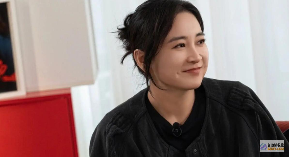 贾玲又官宣新代言宣传片玩上衣失踪显露腹肌却忘