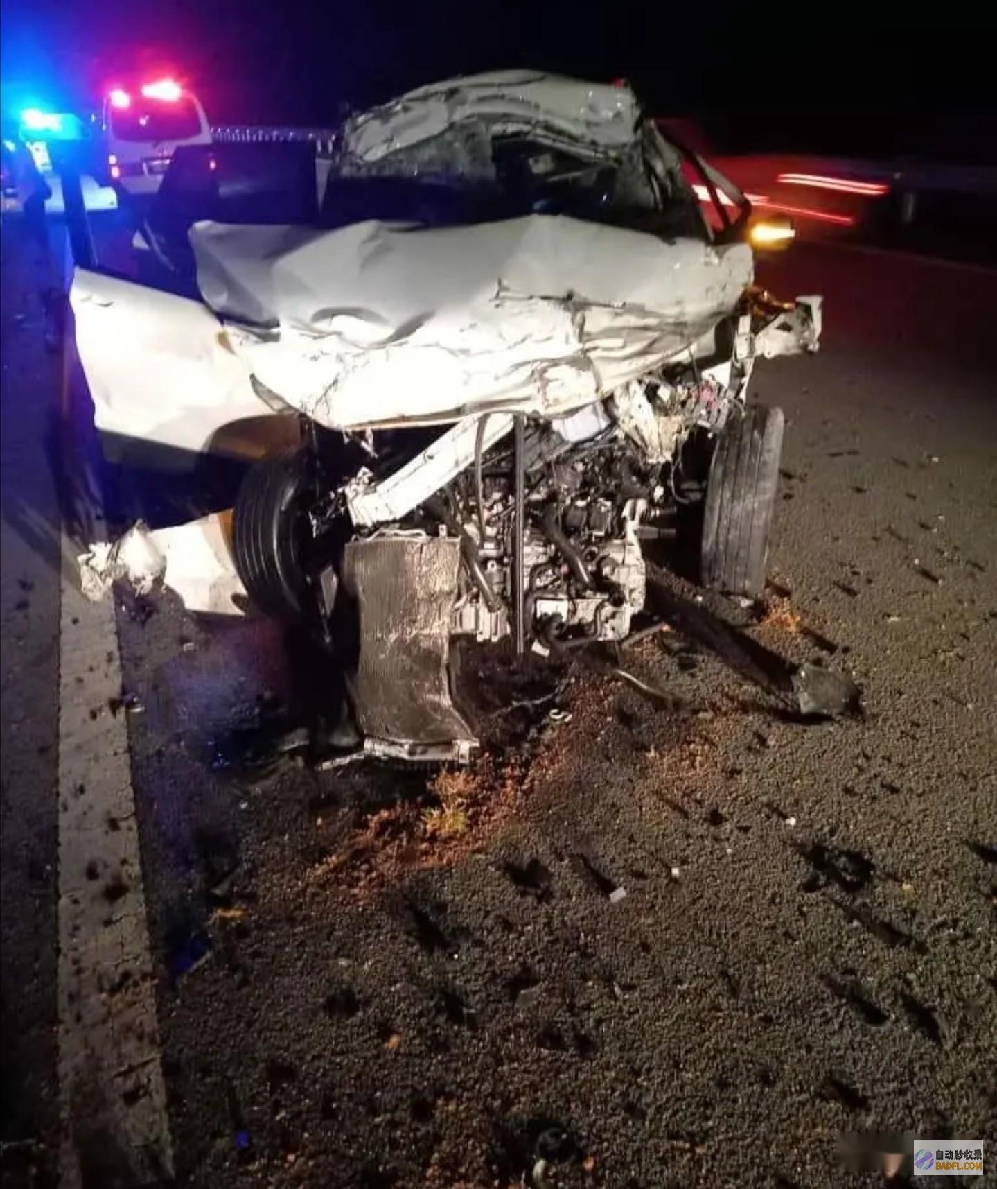 曝女李青青车祸身亡最后自拍画面曝光清晨撞