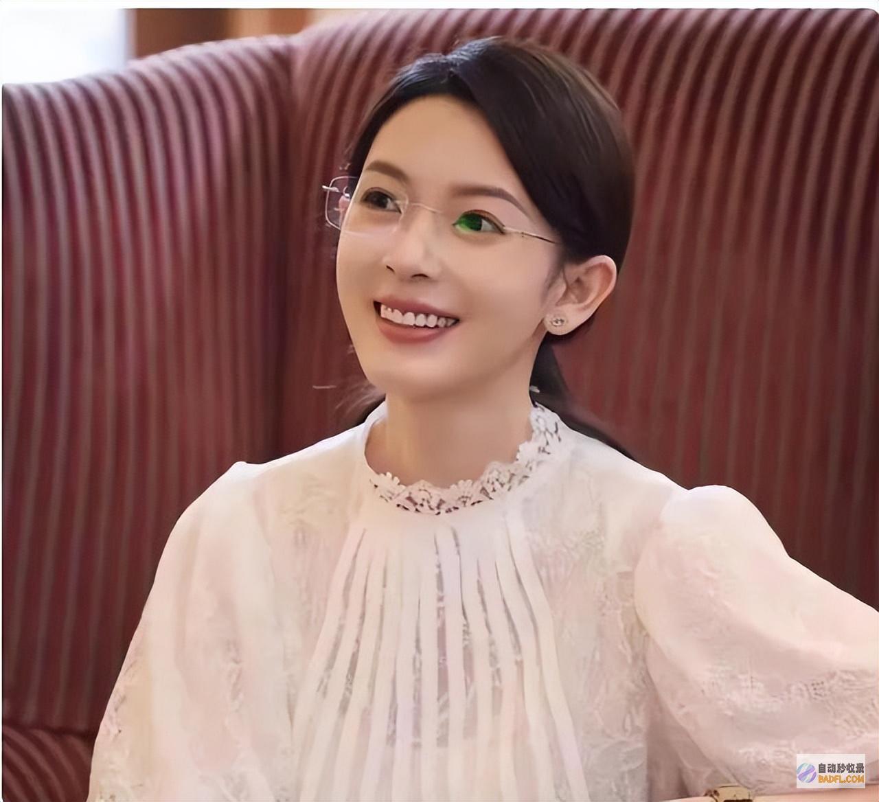 才发现白晓荷产子赢麻了直到苏苏放弃黄振华