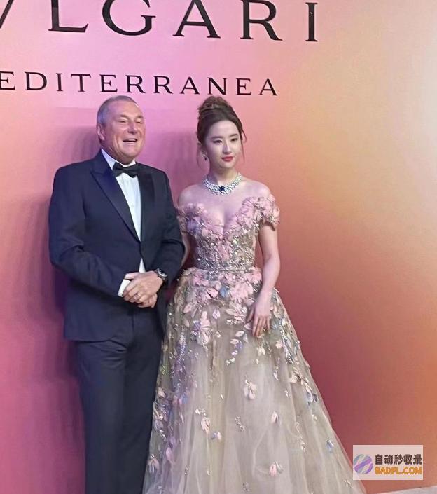 CEO亲迎排面拉满杀疯了刘亦菲高定粉裙冷艳四射