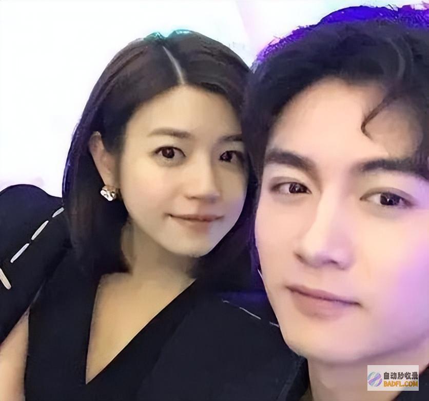 婚内出轨被实锤与小19岁男友缺席活动到底