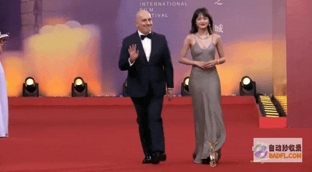 又乱穿黄晓明再拿影帝也太低调了上影