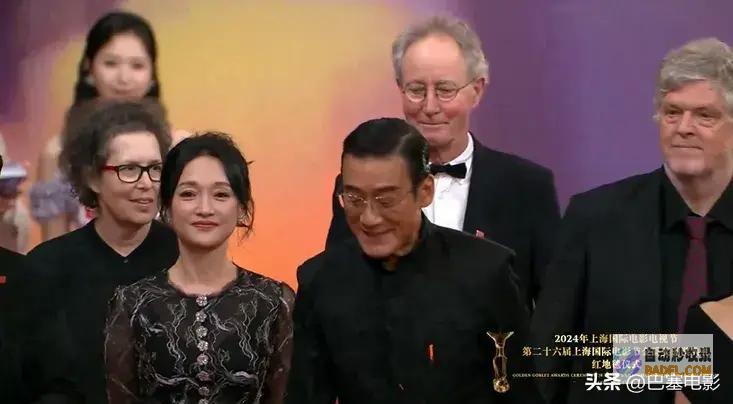 又乱穿黄晓明再拿影帝也太低调了上影