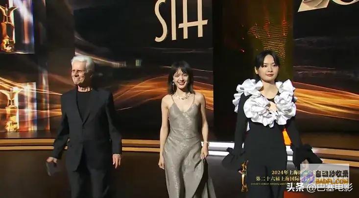 又乱穿黄晓明再拿影帝也太低调了上影