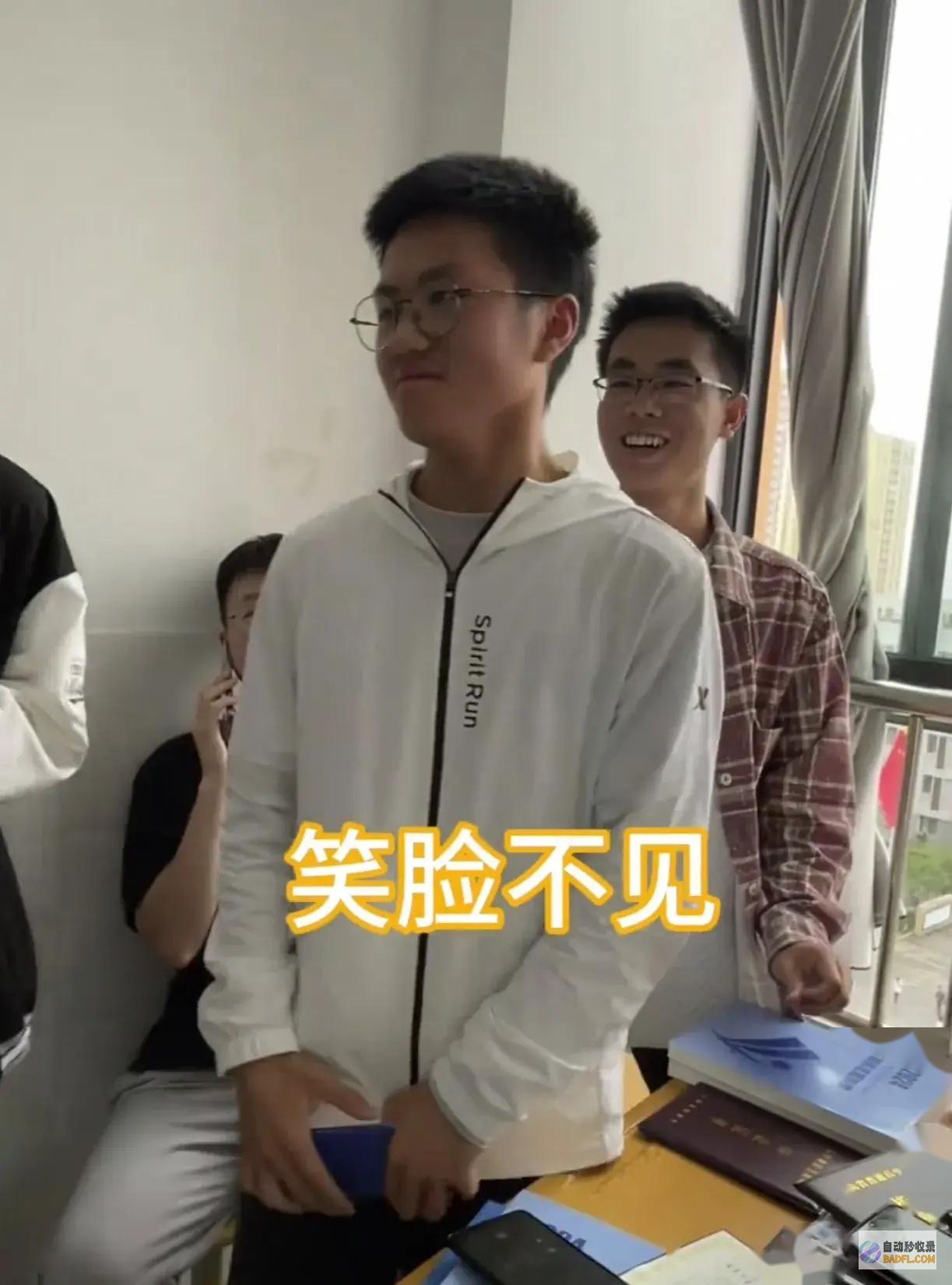 能上清华么 才665分！网友 解体了！学霸查完分数当场黑脸 (能上清华吗)