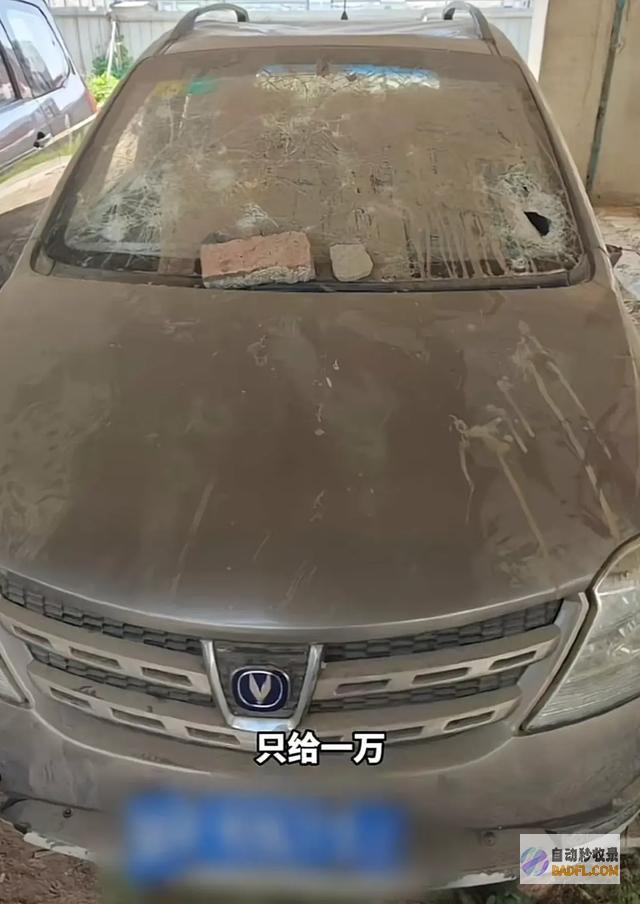 4名初中生砸车后续立案后车被烧家长不赔知