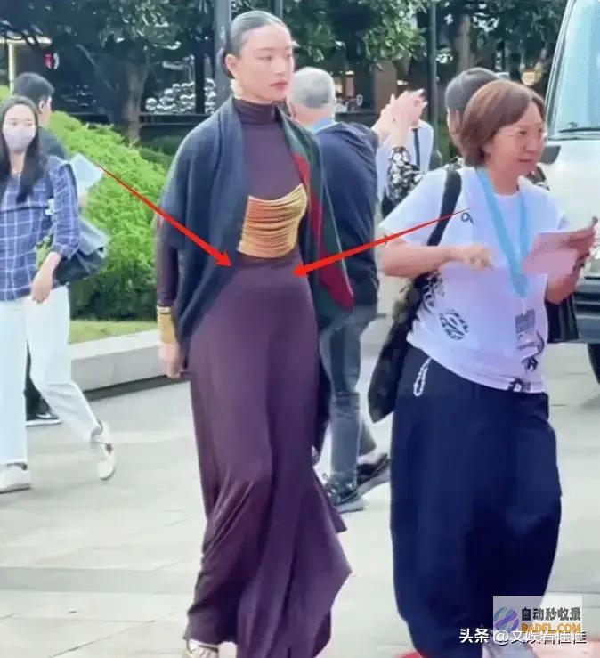 皮肤很黄显老仪态差36岁倪妮被偶遇一如既往小腹