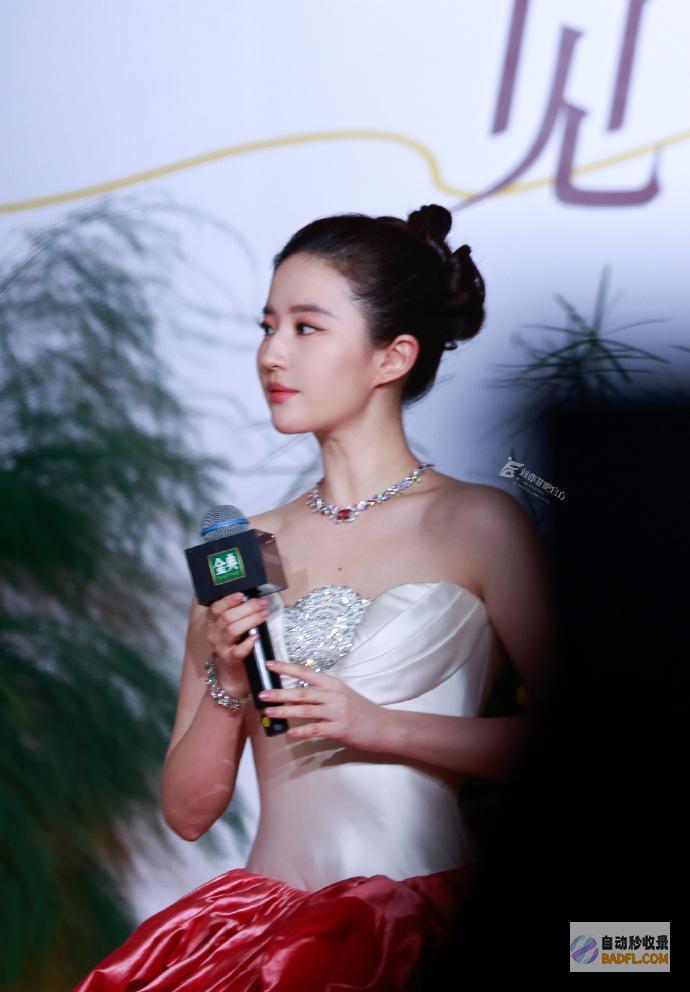 刘亦菲眼底都是戏黄亦玫很爱家明刘亦菲穿玫瑰白