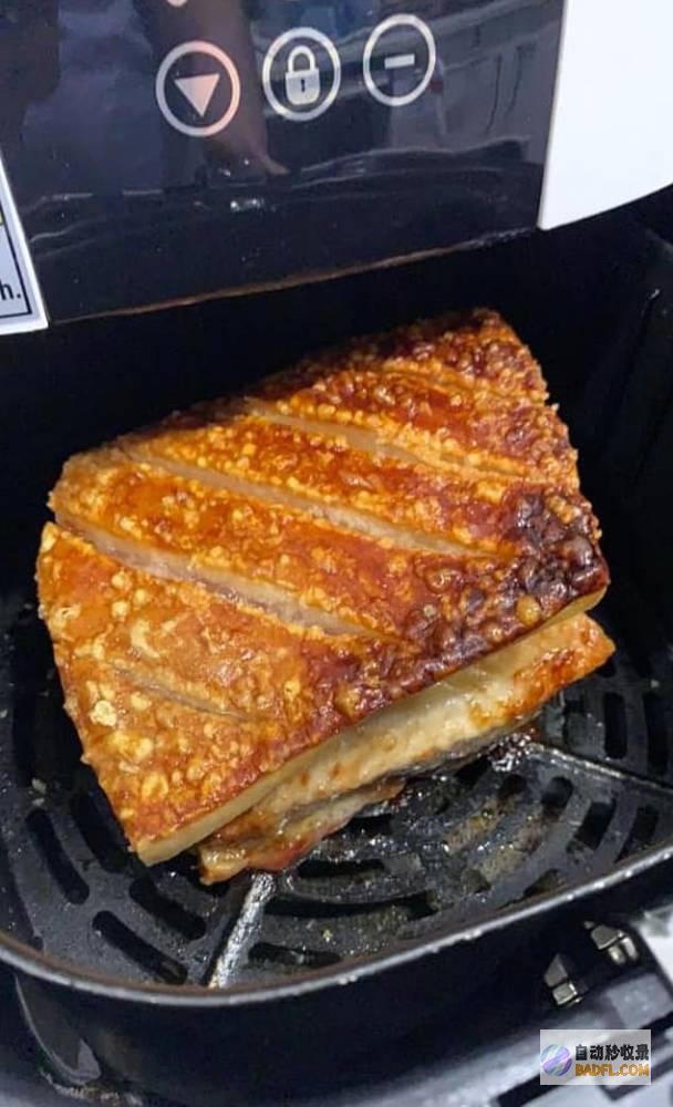 评论炸锅 高考察分一个班两个考714分 一个考前还把自己摔骨折 (评论 高考)