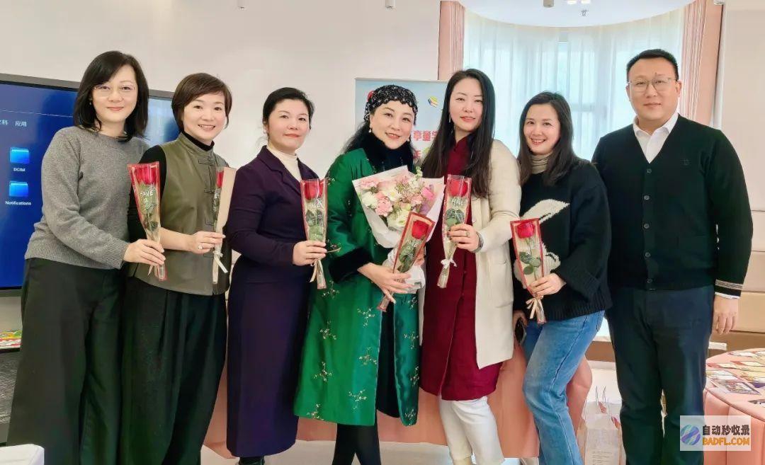 这位全职妈妈太棒了把青睐的事变成事业全职妈妈