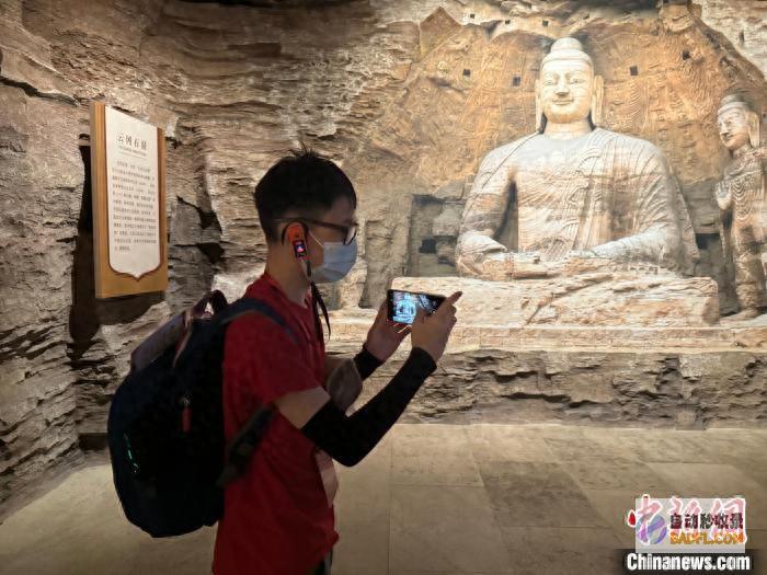 Z世代华侨青少年眼中的中国 传统与现代交织 (华侨青年)