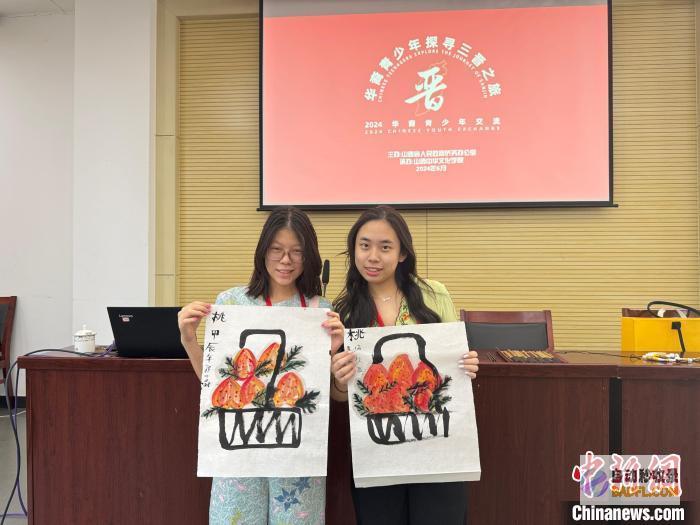 Z世代华侨青少年眼中的传统与现代交织华侨