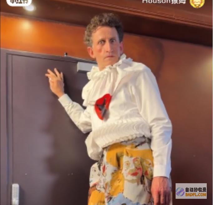 网友看问题的时兴阴间无头模特惊吓全场巴黎演出