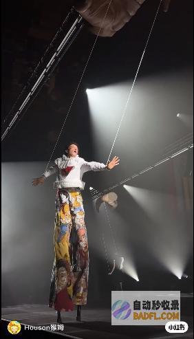 网友看问题的时兴阴间无头模特惊吓全场巴黎演出