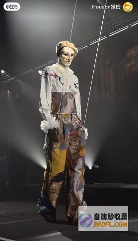 网友看问题的时兴阴间无头模特惊吓全场巴黎演出