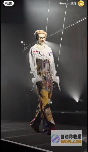 网友看问题的时兴阴间无头模特惊吓全场巴黎演出