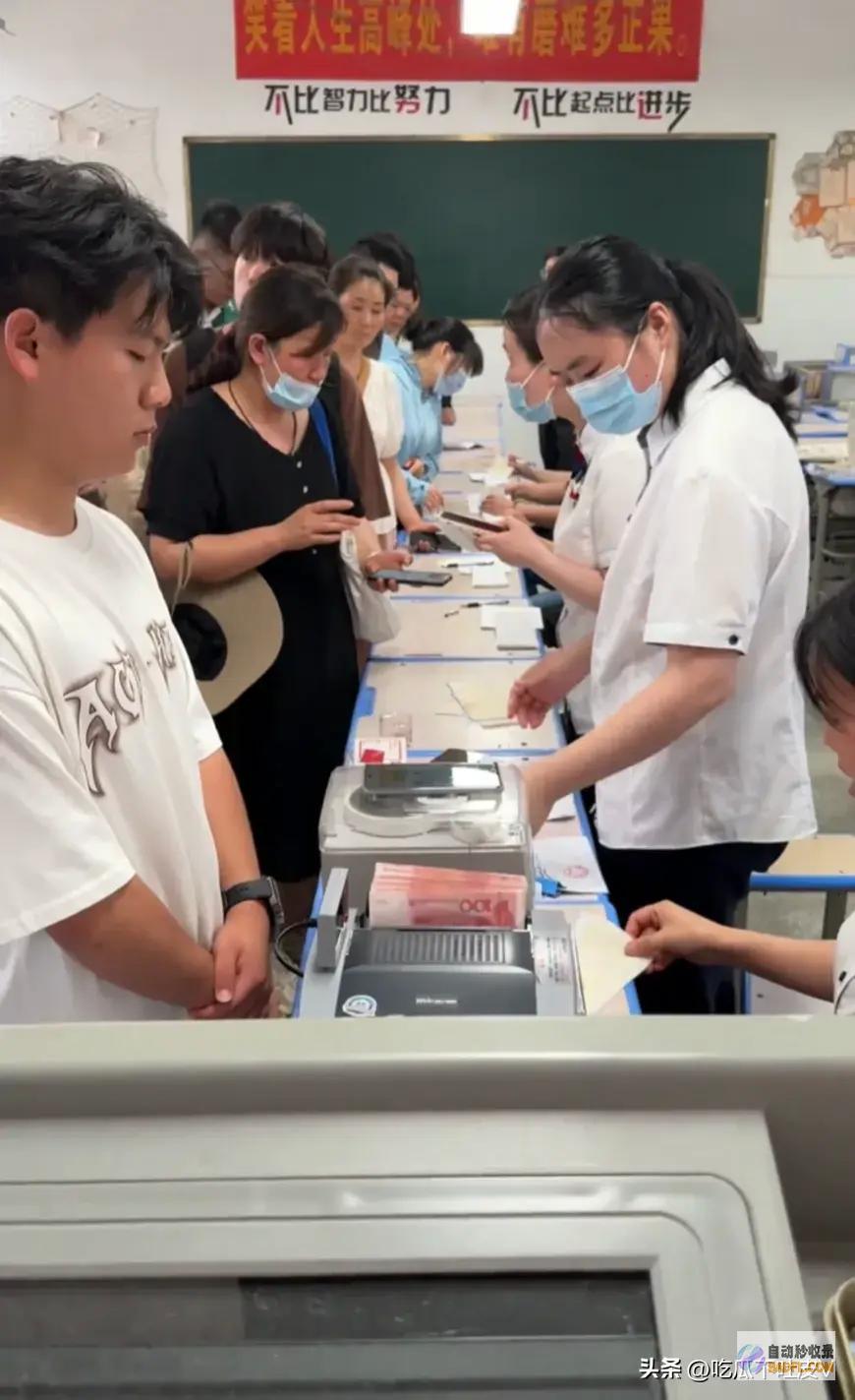 评论区太扎心了高考分数陆续揭晓复读学校拿