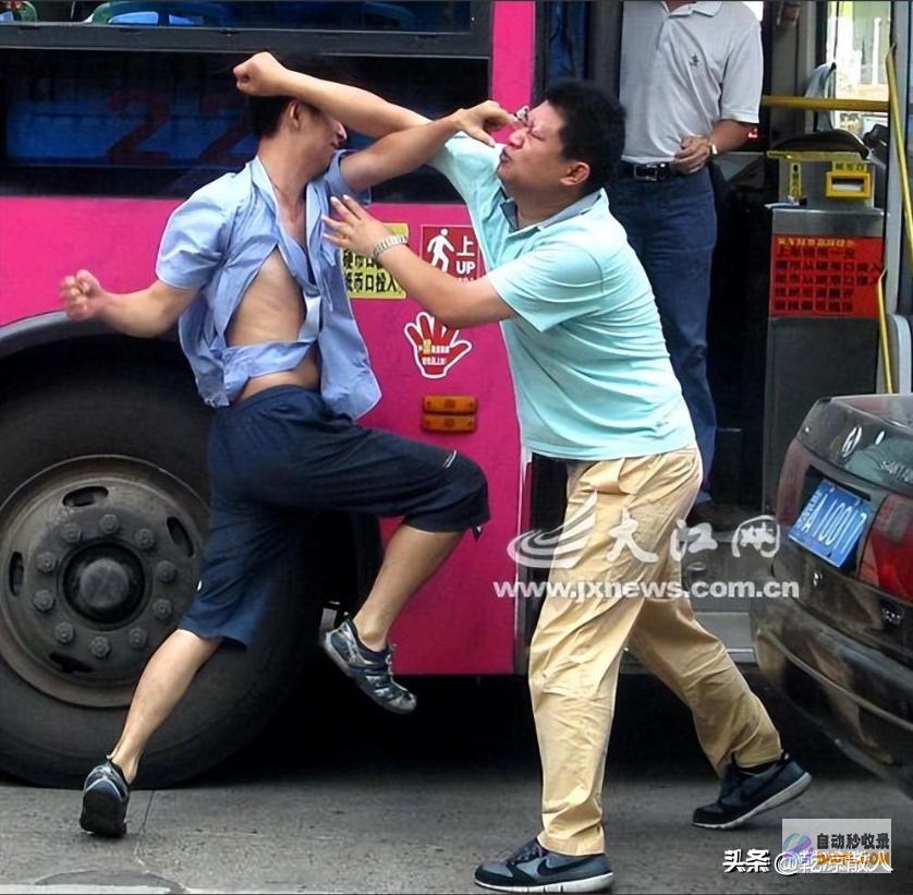 帽子成亮点这名大爷真勇强迫让座不成竟猥亵一举