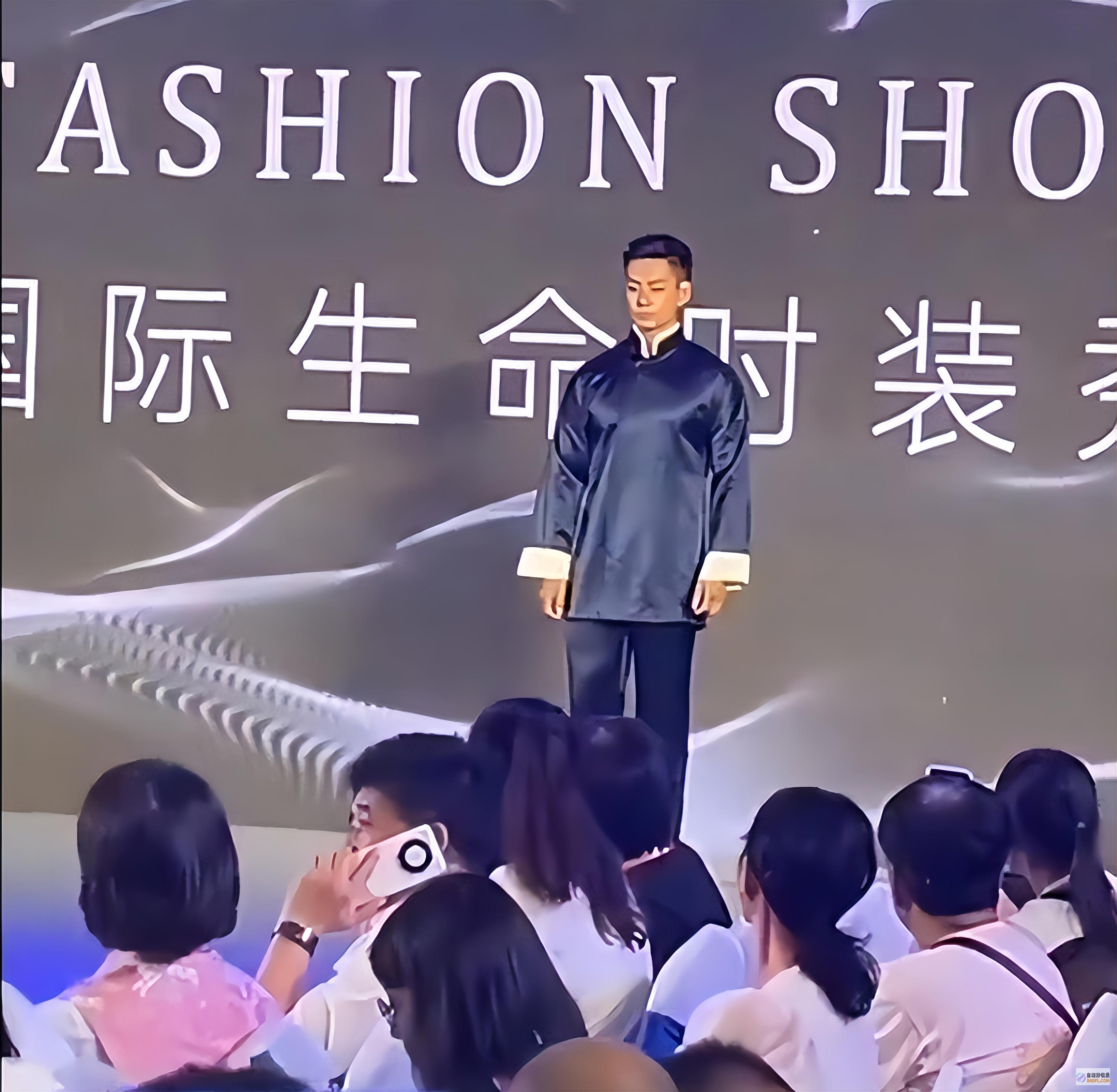 模特穿寿衣走秀脸更吓人网友天津开国内殡葬展会