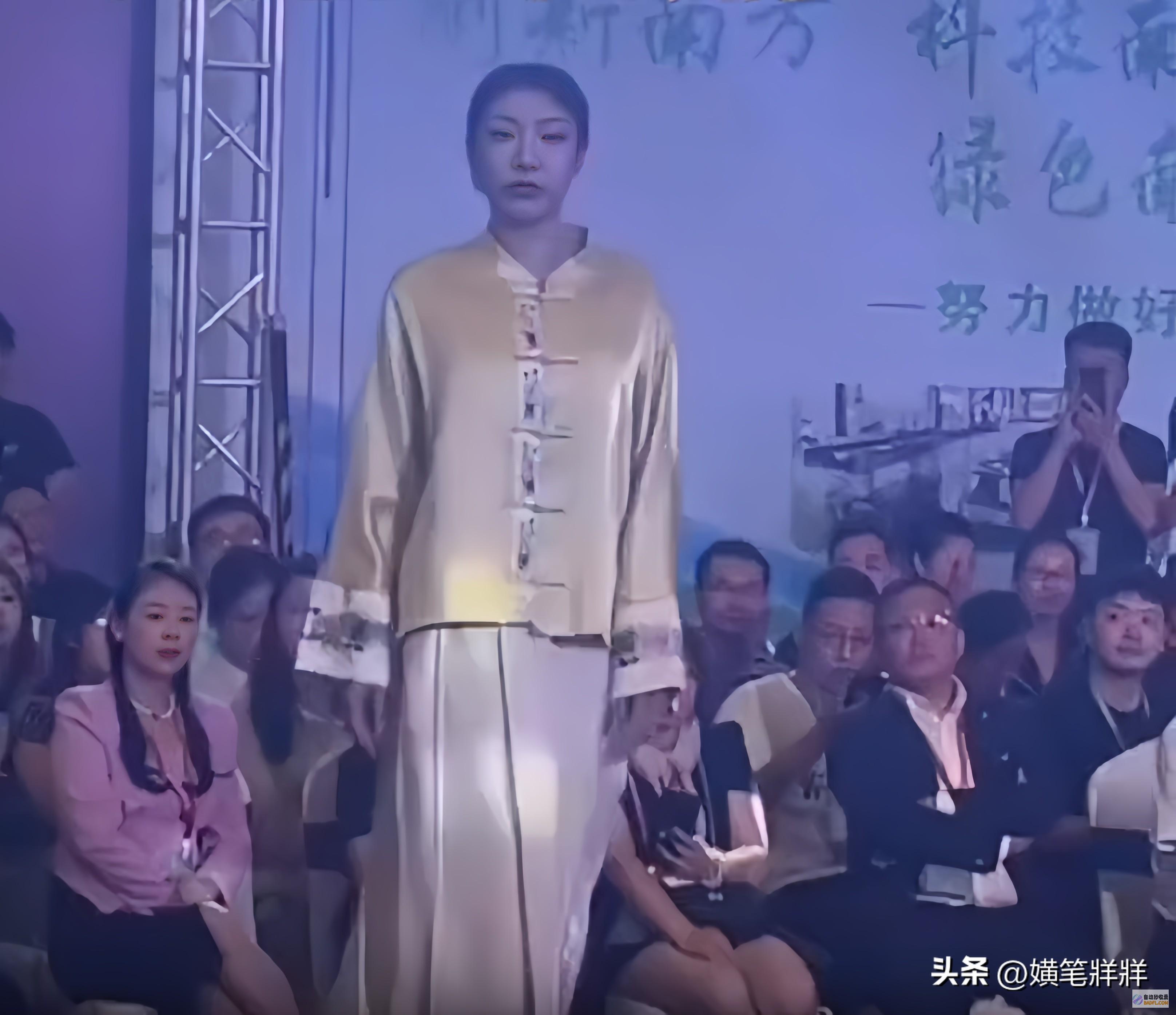 网友评论一边倒把寿衣搬上T台错没错天津开殉葬
