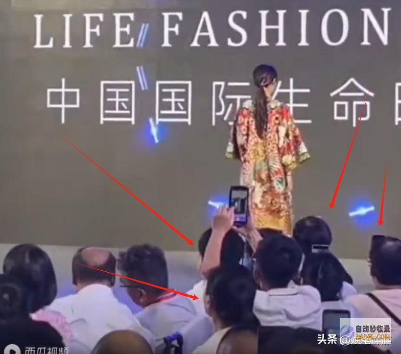 网友评论一边倒把寿衣搬上T台错没错天津开殉葬