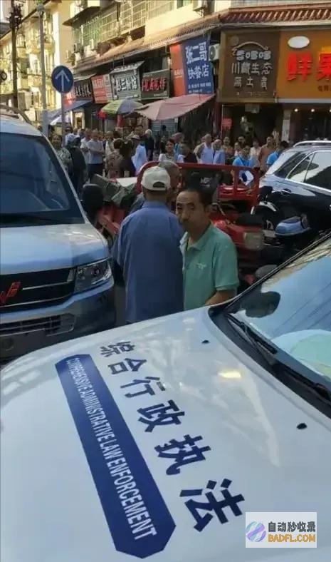 南充城管执法车路线违停引骂声一片果真有状况知