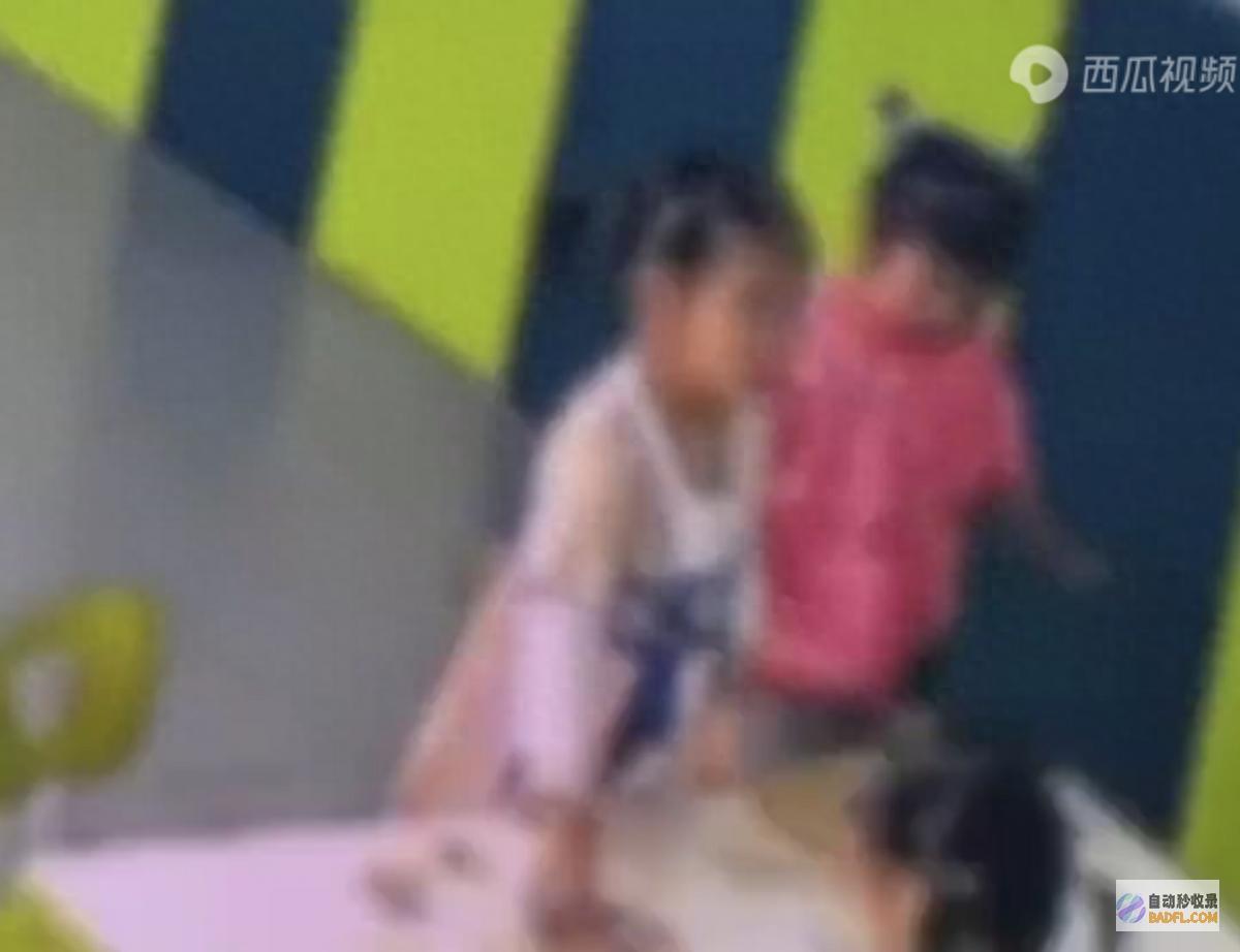太心疼了！3岁女童被同窗推搡咬断舌头 学校和家长拒绝抵偿 (太心疼了是什么意思)
