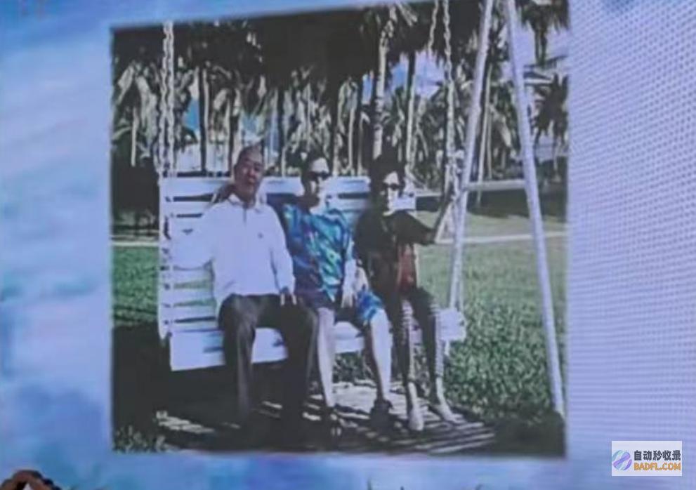 妻子哭肿双眼被人扶持王铁成遗体告别仪式儿子坐