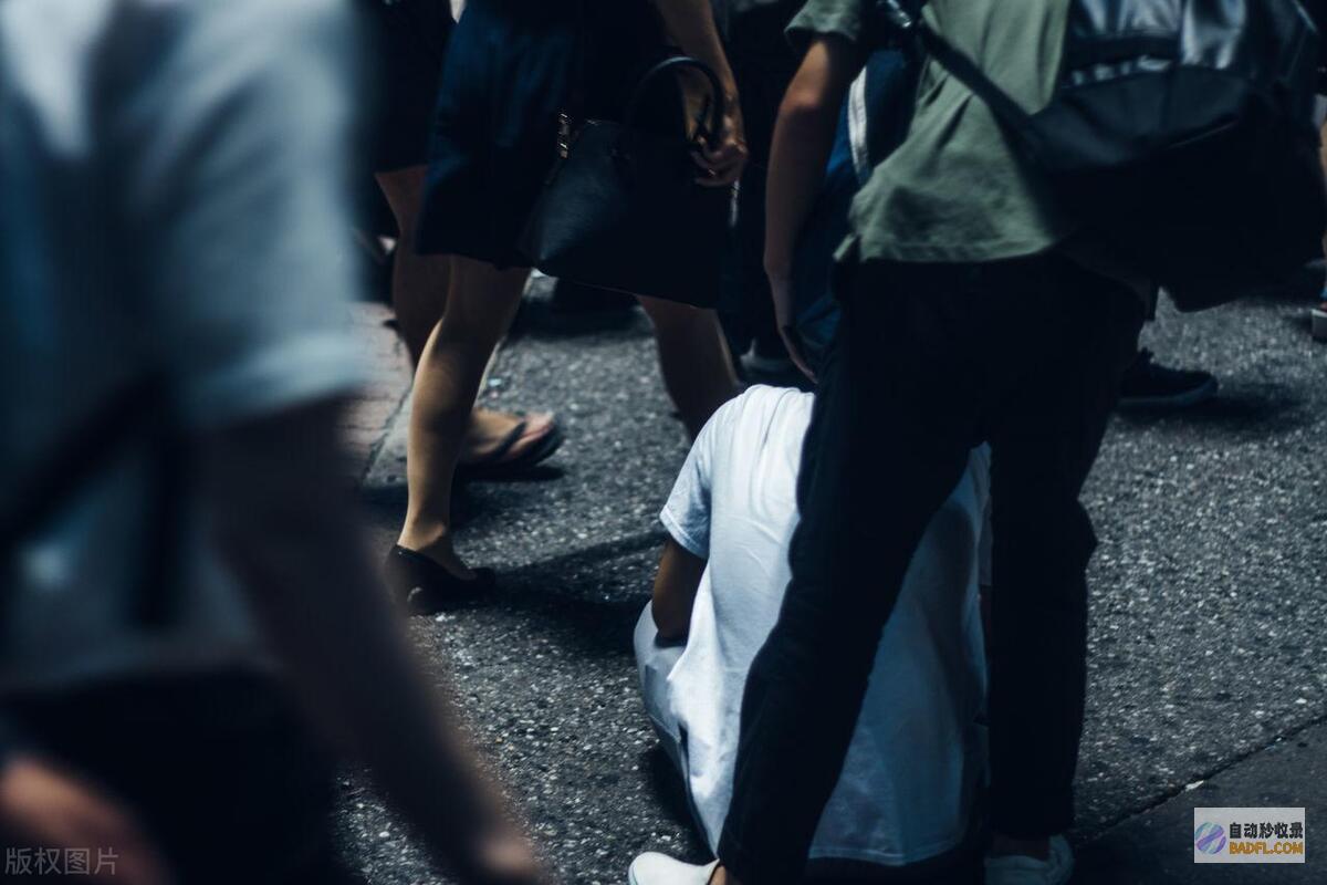 父亲刷看到女儿被6名在校生霸凌孩子父亲彻