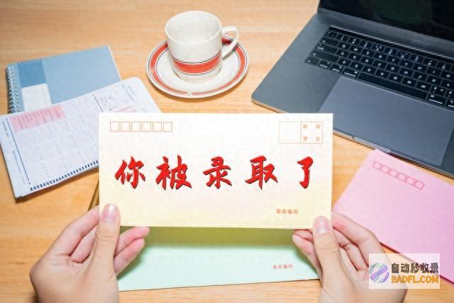 全小区为之沸腾！ 小区之光！学霸女神高考狂揽726分 (小区众多)