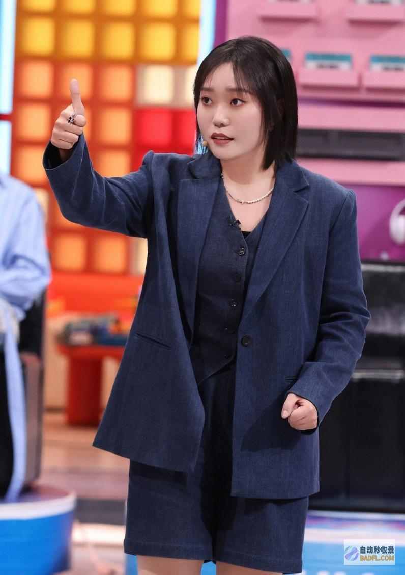 网友粉丝乱成一团自己发声否定了李雪琴考取北大