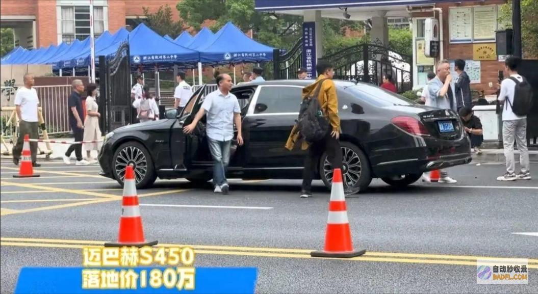 高考700分爷爷修的雷峰塔出校门被豪车接送父亲