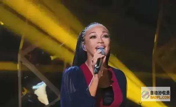 网友无名指戒指抢眼韩红瘦了小脸大眼吃生肉孩子