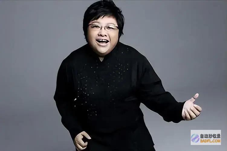 网友无名指戒指抢眼韩红瘦了小脸大眼吃生肉孩子