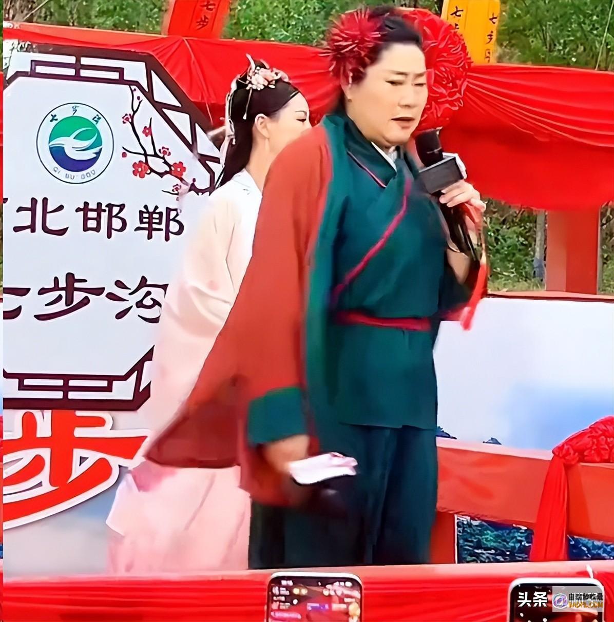 扔矿泉水泄愤王婆说媒女子对王婆布置不满事大了