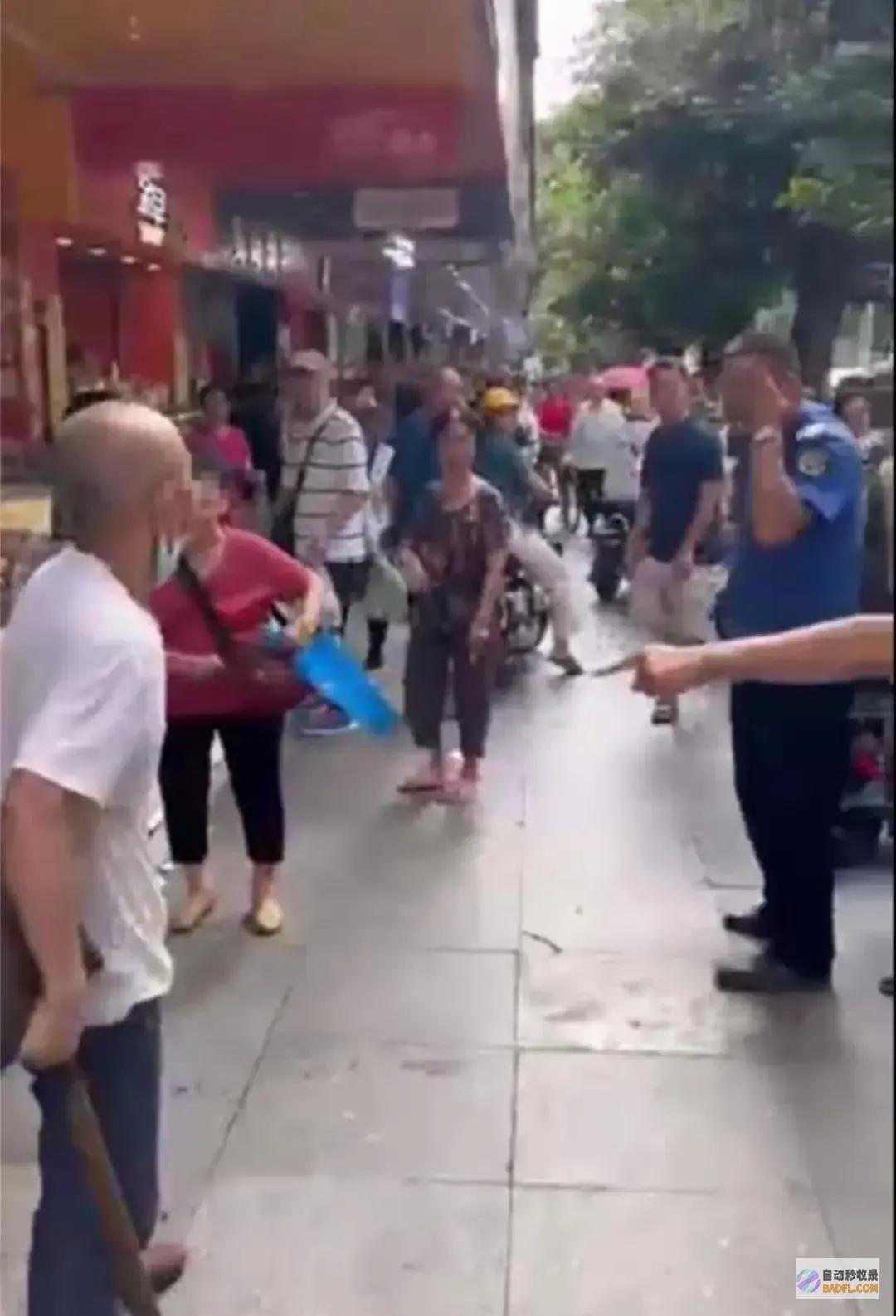 警方已参加广州一商贩暴力抗法商贩难逃刑责城管