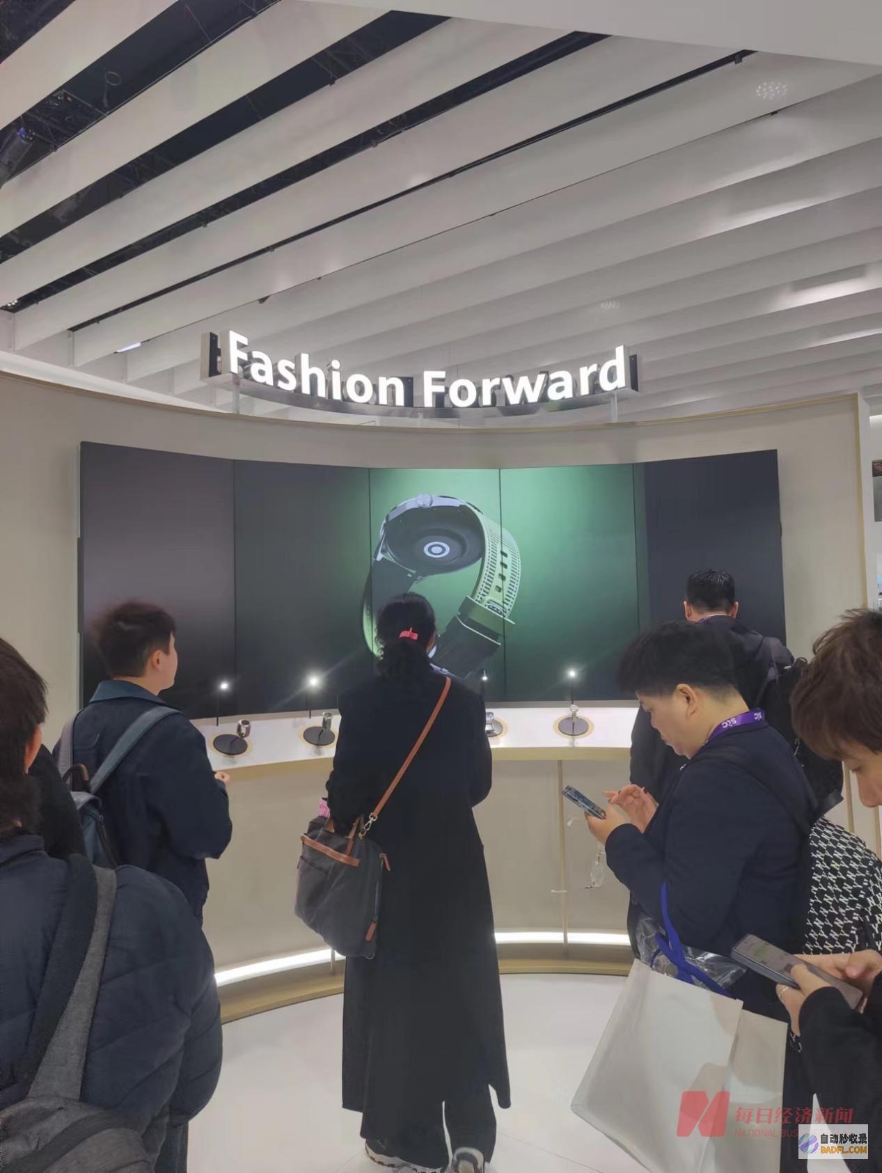 华为亮相MWC上海 携手环球运营商推进5G (华为亮相MWC2024)