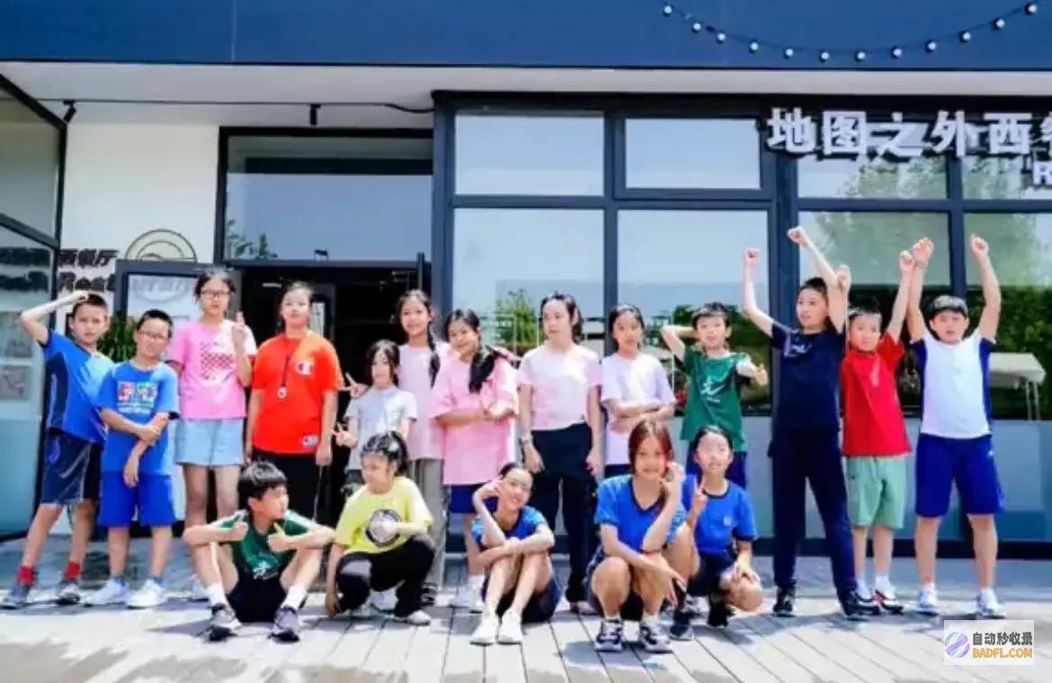 11岁甜馨美丽有气质母女同框似姐妹女