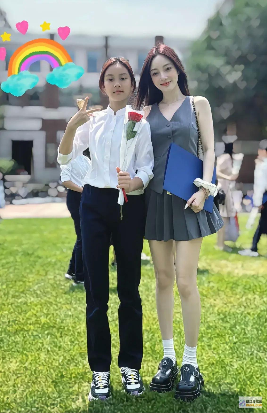 11岁甜馨美丽有气质女儿小学礼母