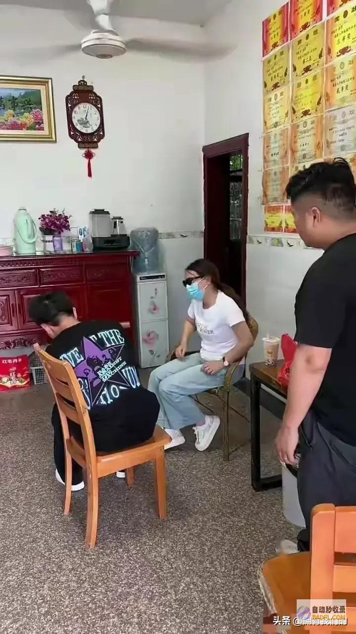 儿子如今想起我了离异妈妈到前夫家祝贺儿子高考