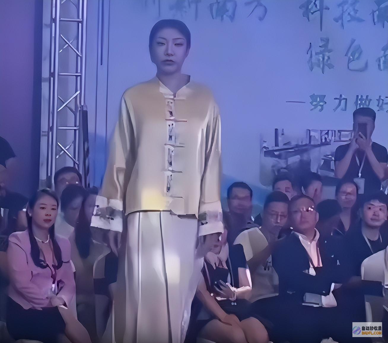 脸更吓人网友天津开国内殡葬展会毫无底线模特穿