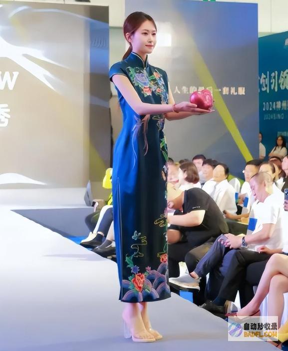 脸更吓人网友天津开国内殡葬展会毫无底线模特穿