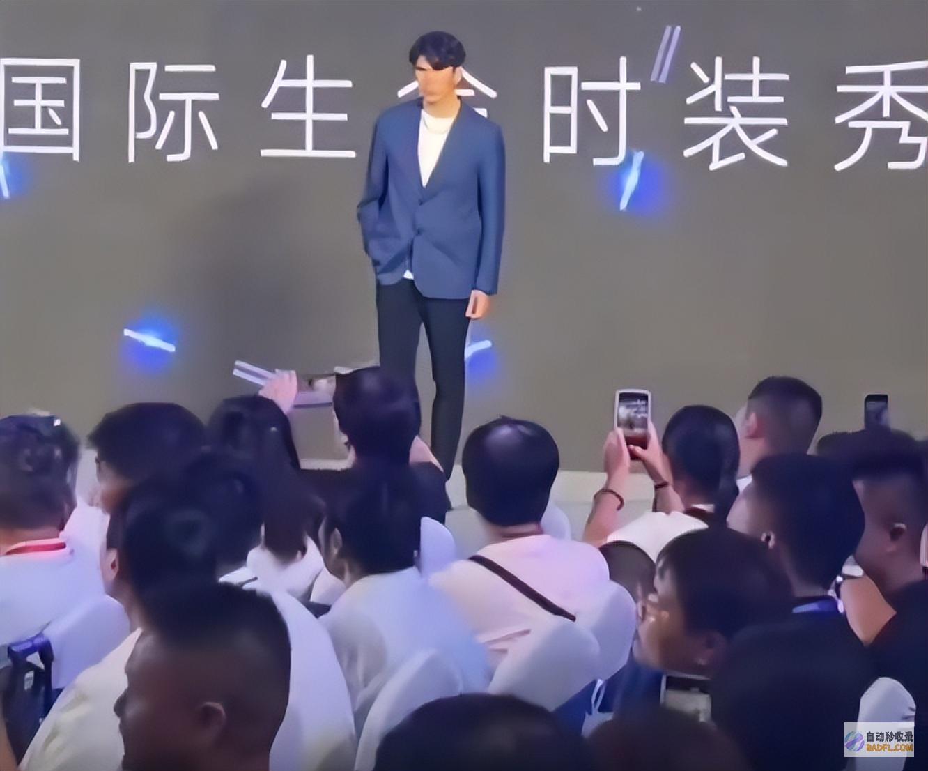 脸更吓人网友天津开国内殡葬展会毫无底线模特穿