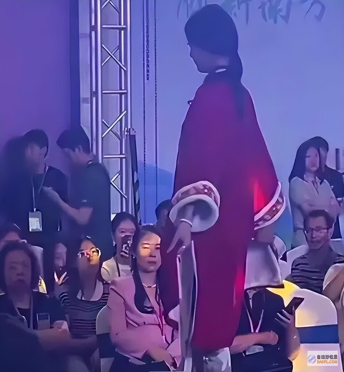 脸更吓人网友天津开国内殡葬展会毫无底线模特穿