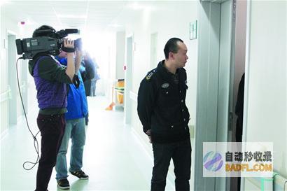 与其在病房出现相关 闹大！齐医院副主任被指出轨患者 聊天记载曝光 (与其在病房出院的英文)