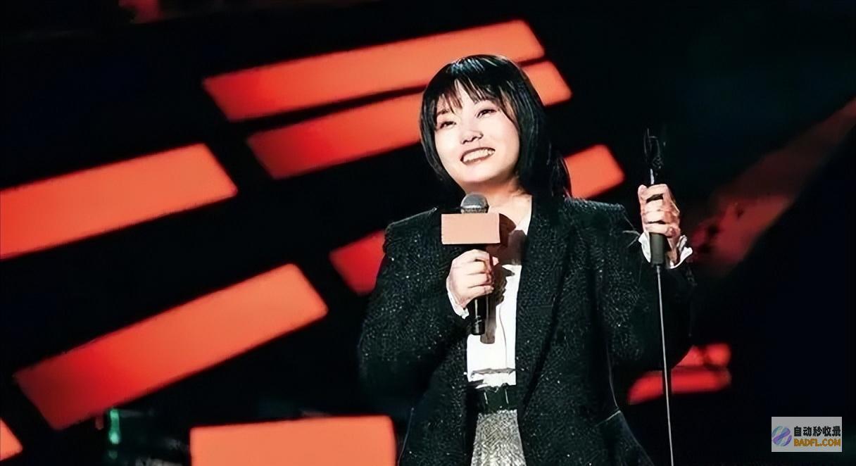 90斤都没她的腿细李雪琴飞机上被偶遇四肢轻微真